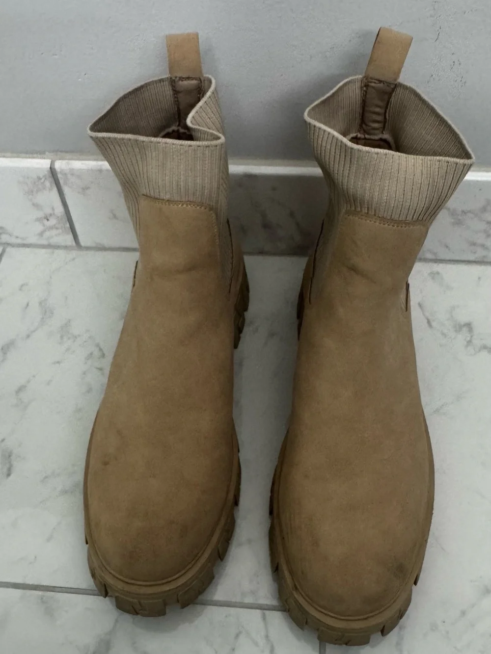 Women’s Tan Chelsea Lug Sole Ankle Booties